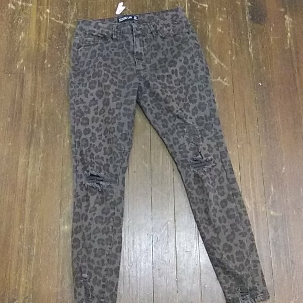 Nwt design lab cheetah print distressed jeans